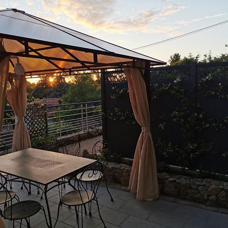 Logis Des Douves Bed & Breakfast Tiffauges Екстериор снимка
