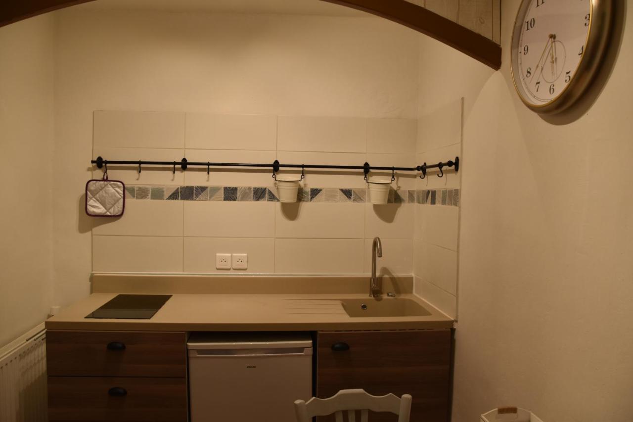Logis Des Douves Bed & Breakfast Tiffauges Екстериор снимка