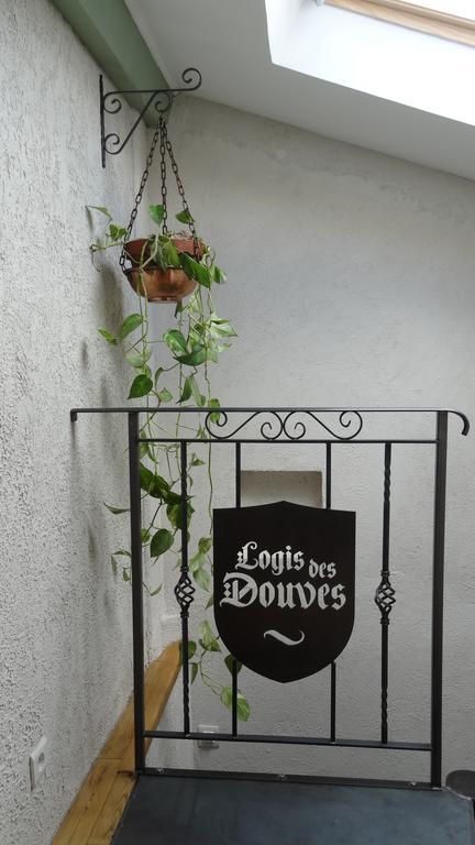 Logis Des Douves Bed & Breakfast Tiffauges Екстериор снимка