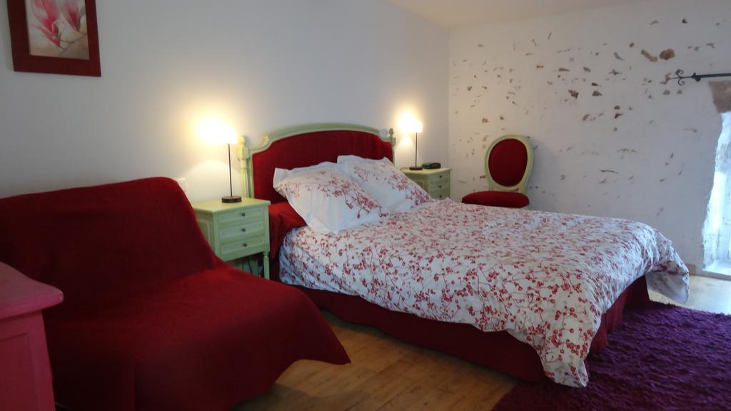 Logis Des Douves Bed & Breakfast Tiffauges Екстериор снимка
