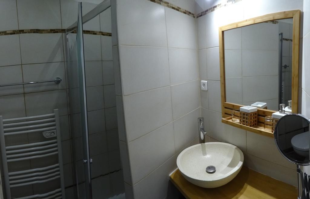Logis Des Douves Bed & Breakfast Tiffauges Екстериор снимка