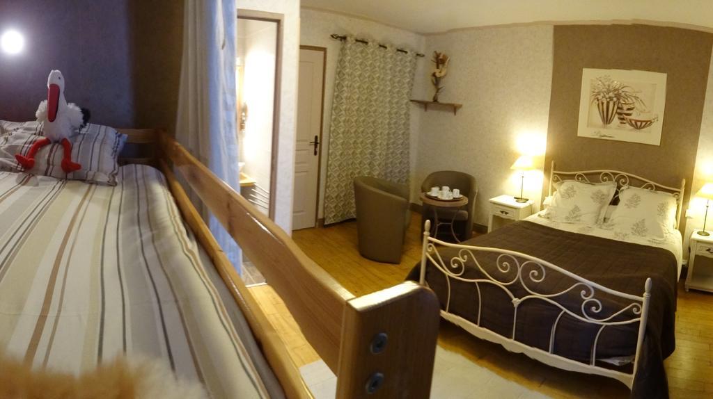 Logis Des Douves Bed & Breakfast Tiffauges Екстериор снимка