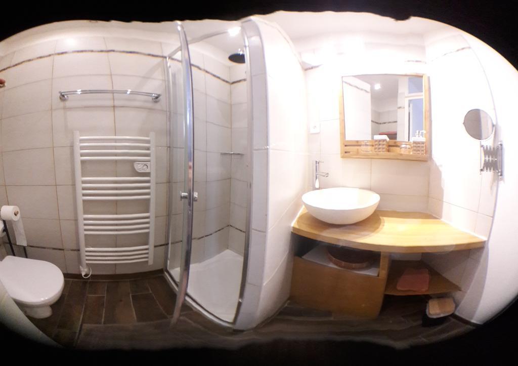 Logis Des Douves Bed & Breakfast Tiffauges Екстериор снимка